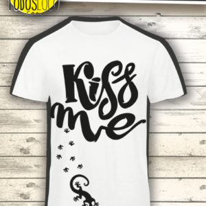 T-Shirt - Kiss Me